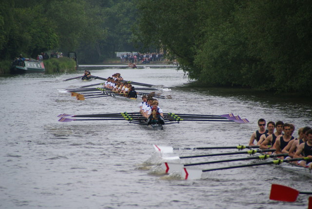 Eights Week May 2009 Men's Division 1, showing racing between (from front) Keble College, New College, St Edmund Hall.