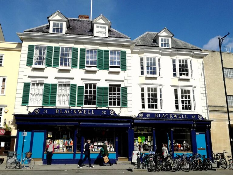Shops to See in Oxford: Blackwell's Bookshop. A Massive Historical Store. Image courtesy of Chuca Cimas.