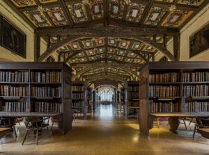 Oxford University - Old library (Duke Humfrey’s). Image courtesy of Wikipedia.