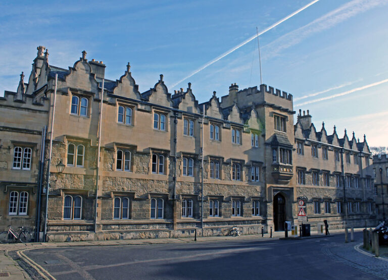 Oxford University - Oriel College. Image curtesy of Tejvan Pettinger.