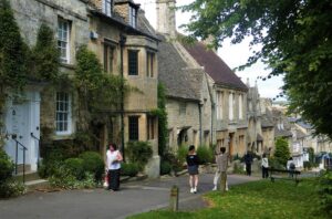 Interesting & Unique Places to Visit Near Oxford - Guides, Ideas and Tips - Image courtesy of Jacquemart