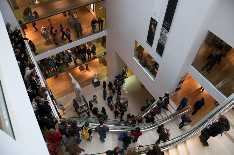 Free Self-Guided Tour: Oxford's Ashmolean Museum of Archaeology. Image courtesy of Simon Clayson vis Flickr Commons.