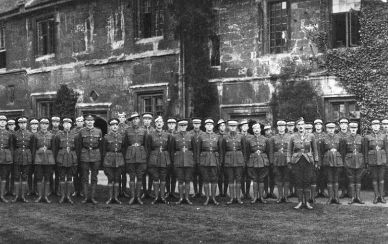Section of C Company 6th Battalion, Oxford, England, 1917. Image courtesy of Wikipedia.
