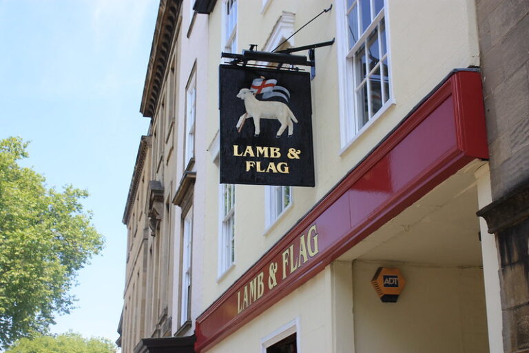 Oxford Pubs: Lamb & Flag - Image courtesy of Amy Wallace via Flickr Commons