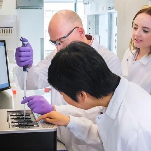 Oxford Nanopore has developed a new generation of DNA/RNA sequencing technology.